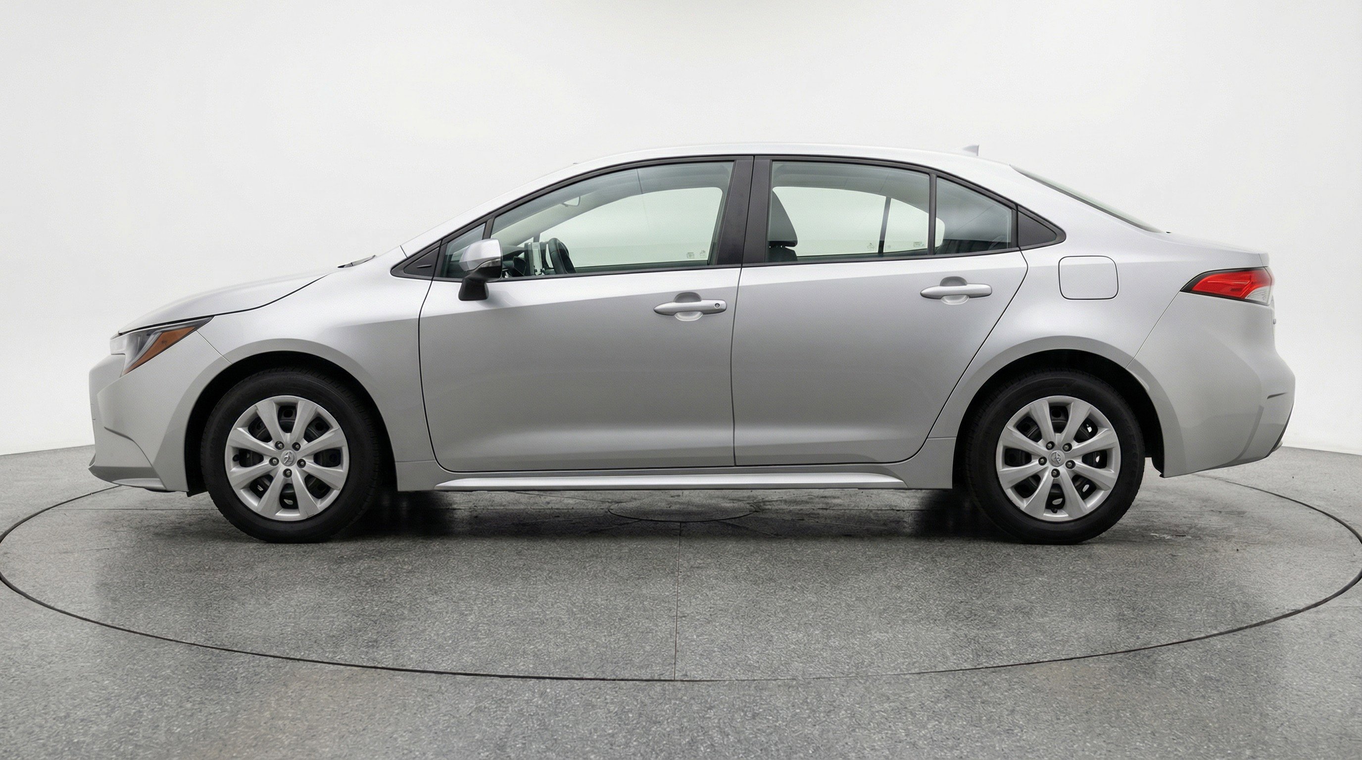 Used 2025 Toyota Corolla LE FWD image 5