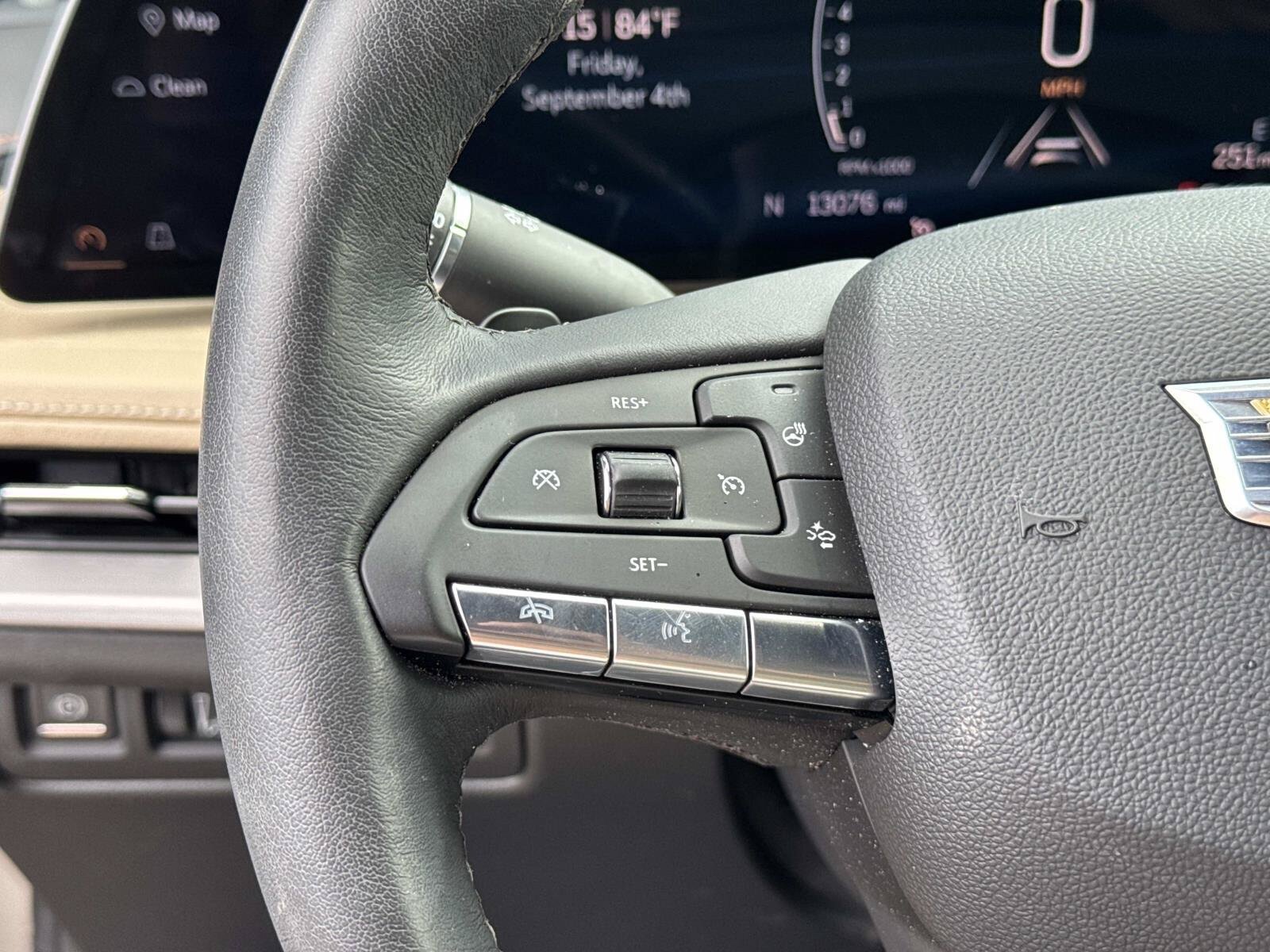 Used 2024 Cadillac XT4 Premium Luxury FWD image 16