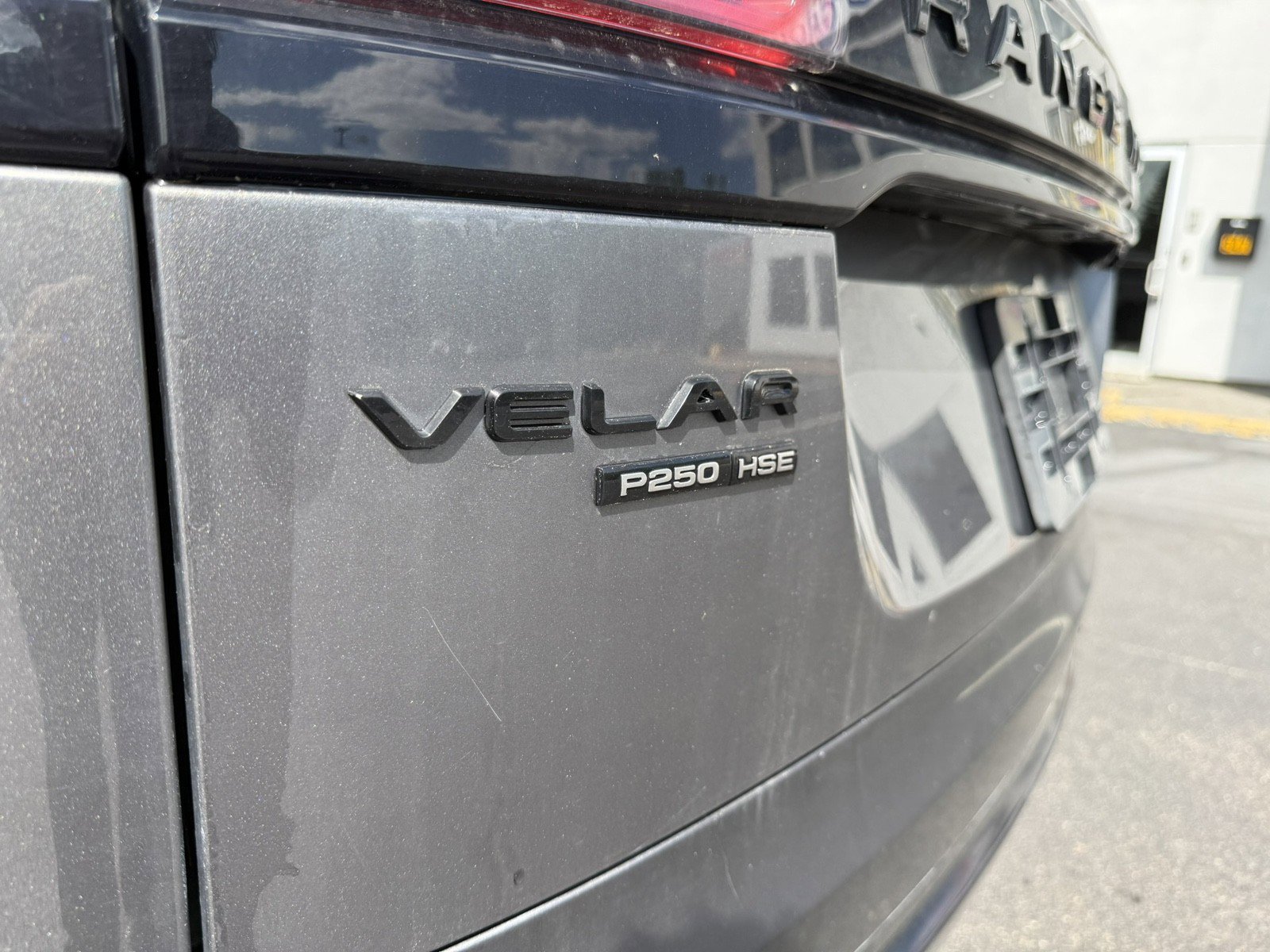 Used 2018 Land Rover Range Rover Velar R-Dynamic HSE AWD/4WD image 11