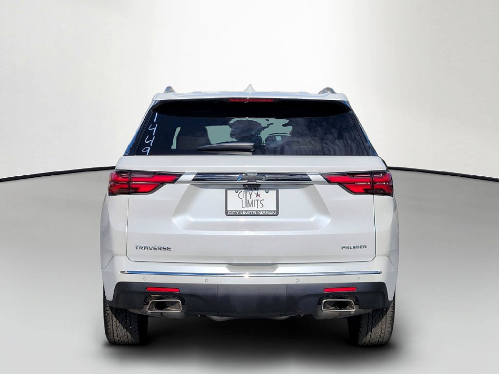 Used 2023 Chevrolet Traverse Premier FWD image 6
