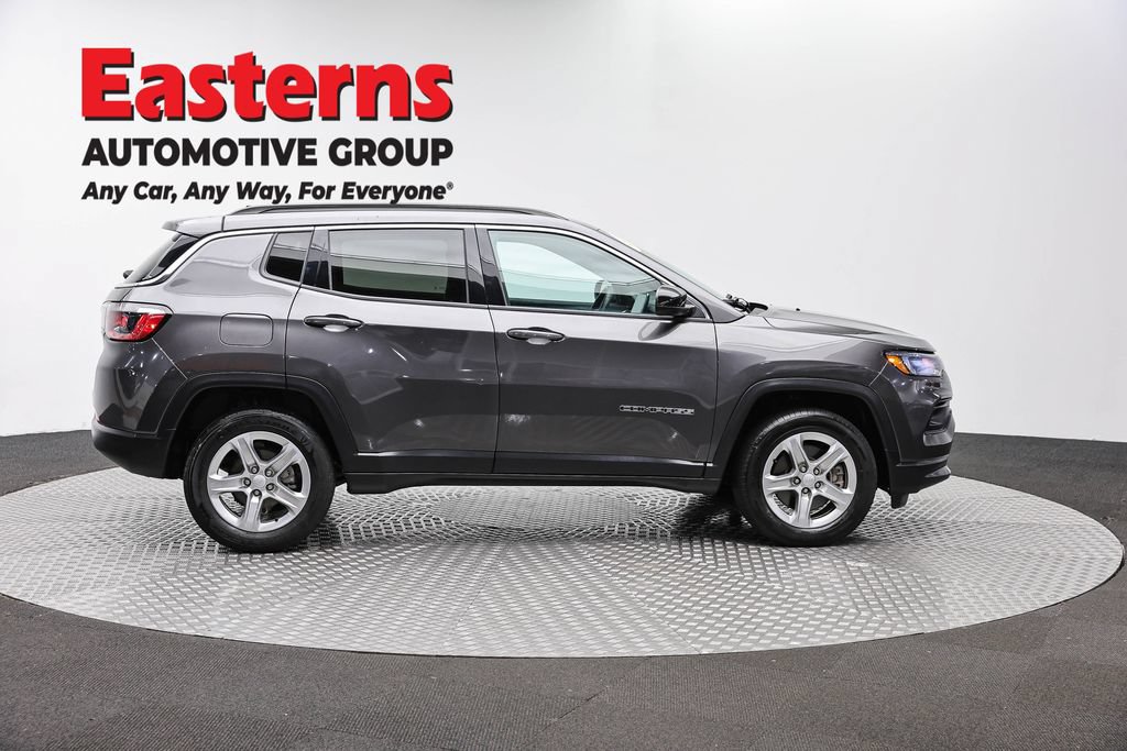 Used 2024 Jeep Compass Latitude AWD/4WD image 4