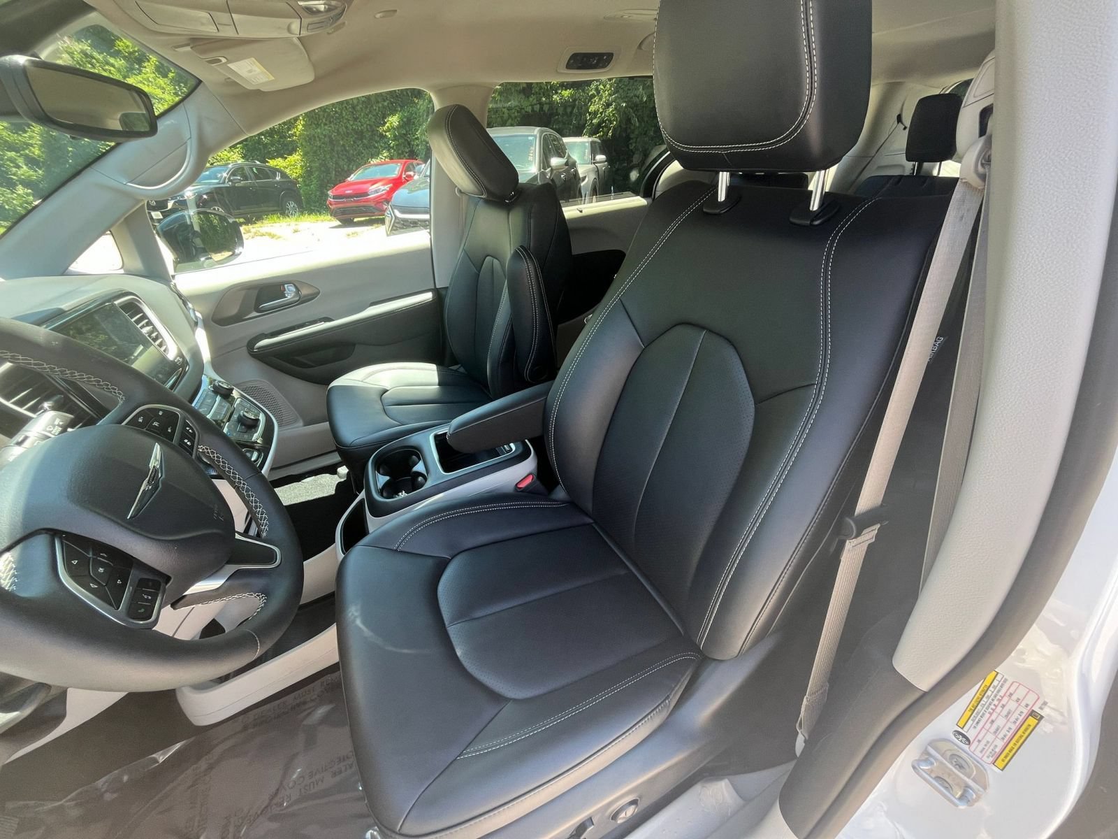 Used 2024 Chrysler Pacifica Touring-L FWD image 37