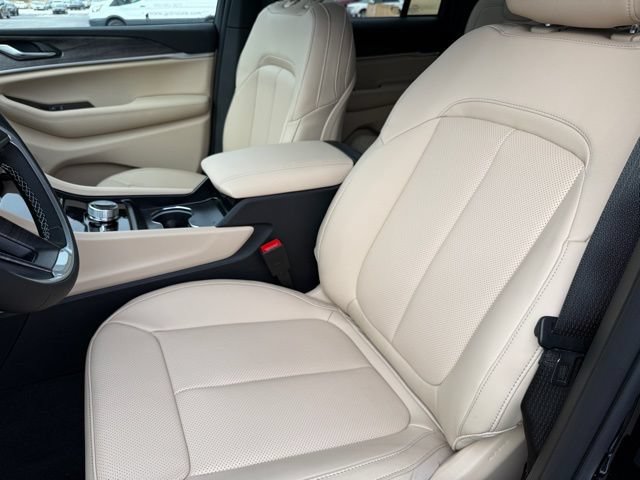 New 2026 Jeep Grand Cherokee Limited w/ Luxury Tech Group II AWD/4WD image 13