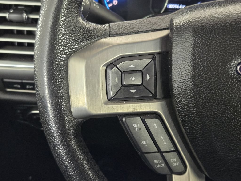Used 2016 Ford F150 Platinum w/ Equipment Group 701A Luxury AWD/4WD image 31
