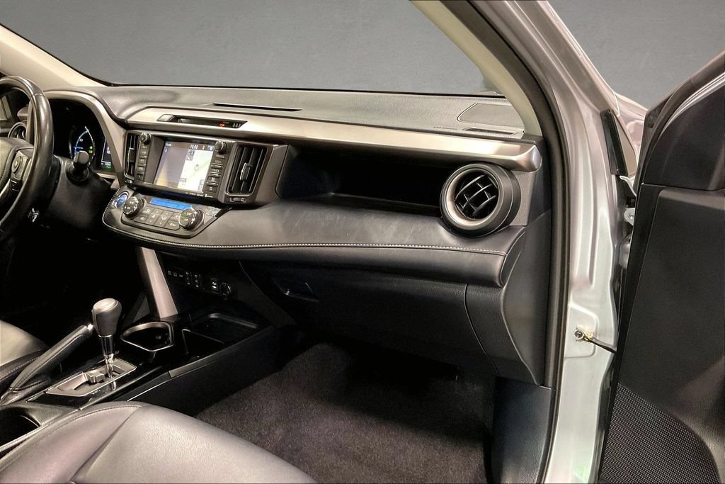Used 2018 Toyota RAV4 Limited AWD/4WD image 25