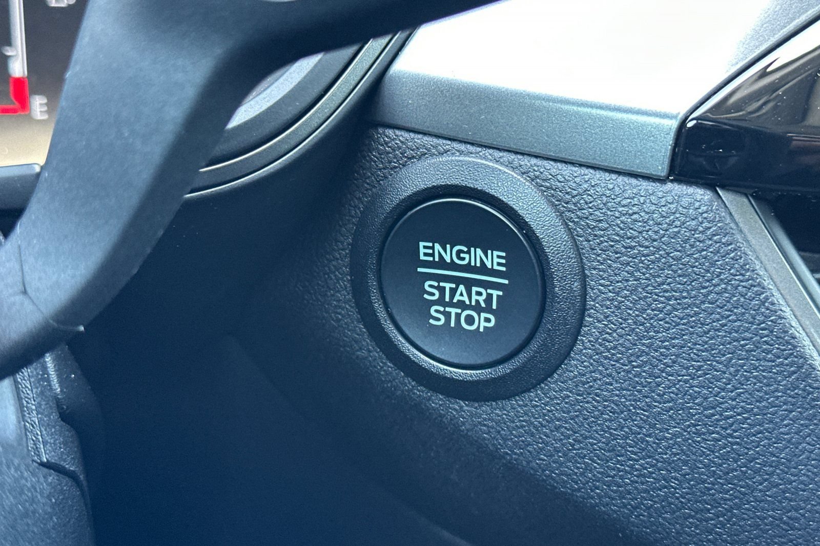 Used 2025 Ford Escape Active AWD/4WD image 28