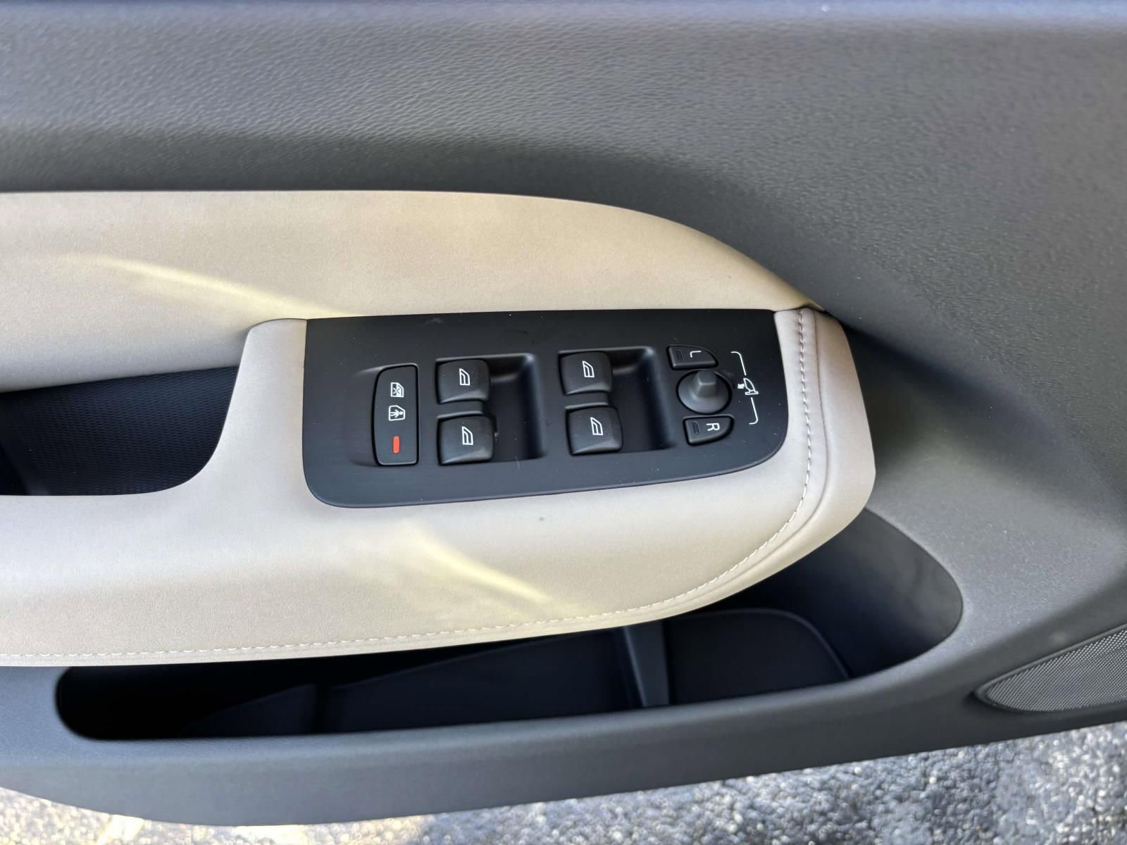 New 2026 Volvo XC60 B5 Plus w/ Protection Package Premier image 12