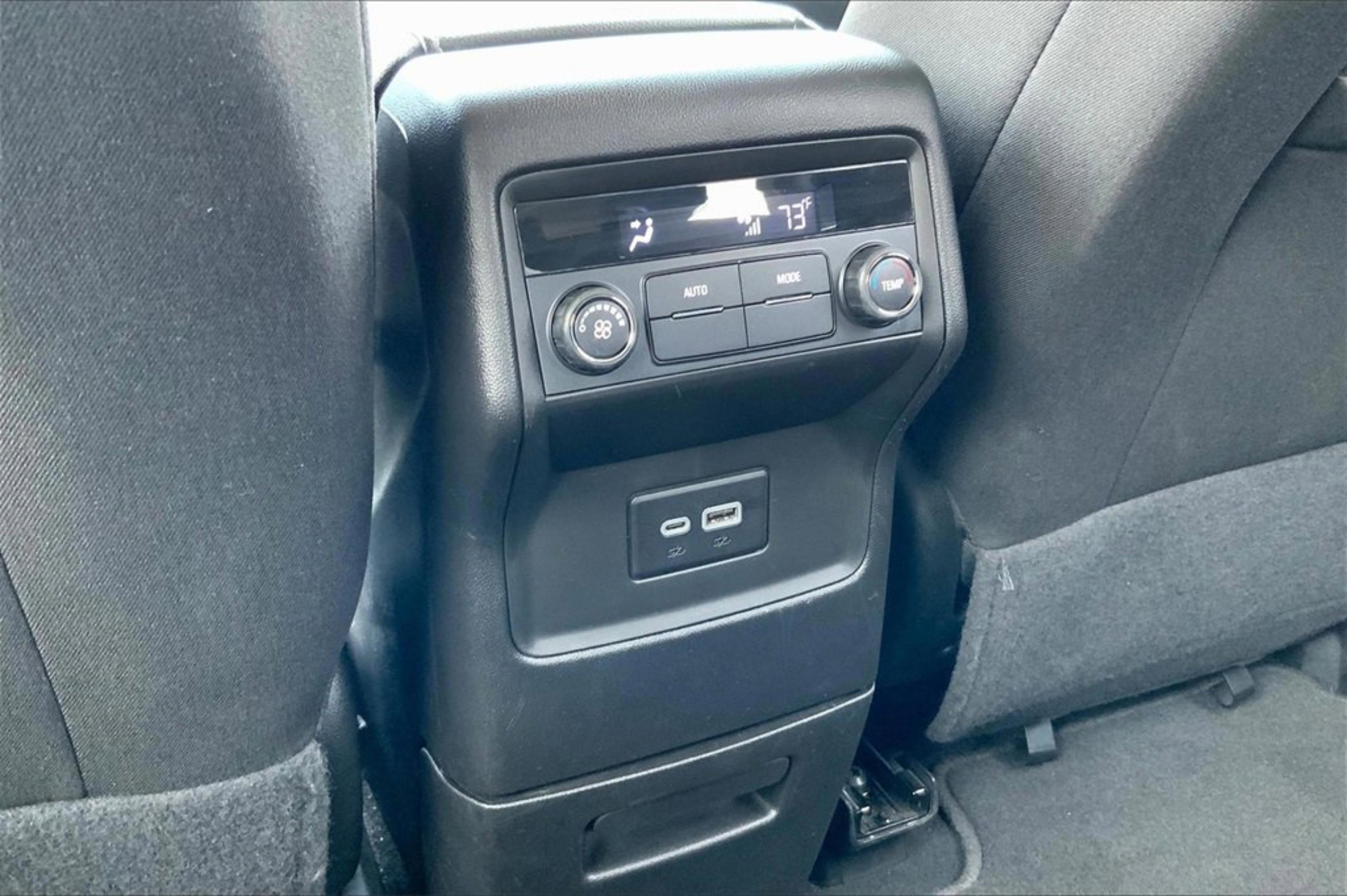 Used 2023 GMC Acadia SLE image 34