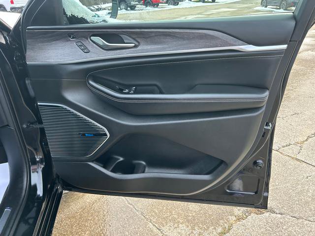 Used 2021 Jeep Grand Cherokee L Overland w/ Luxury Tech Group IV image 22