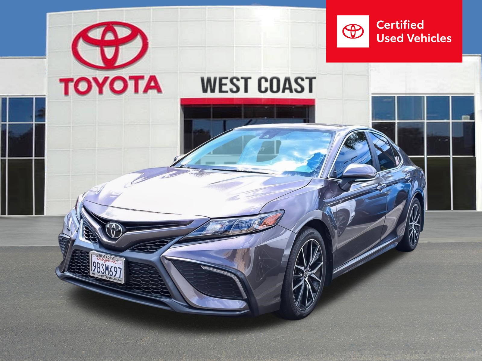 Used 2022 Toyota Camry SE w/ Convenience Package FWD image 1