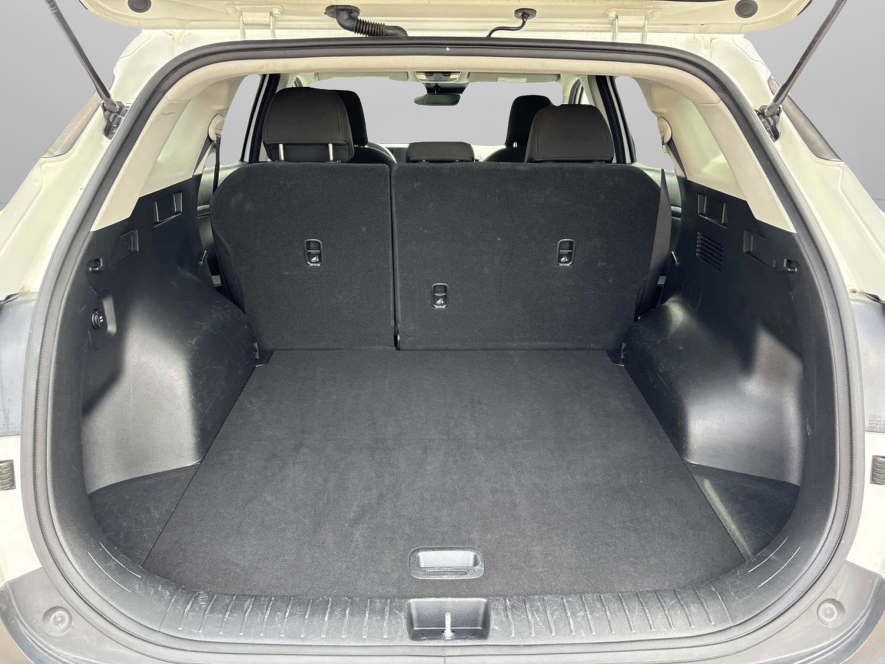 Used 2024 Kia Sportage LX image 12