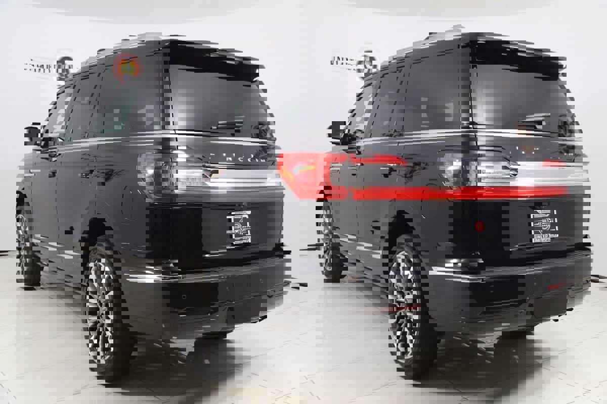 Used 2021 Lincoln Navigator Reserve w/ Luxury Package image 4