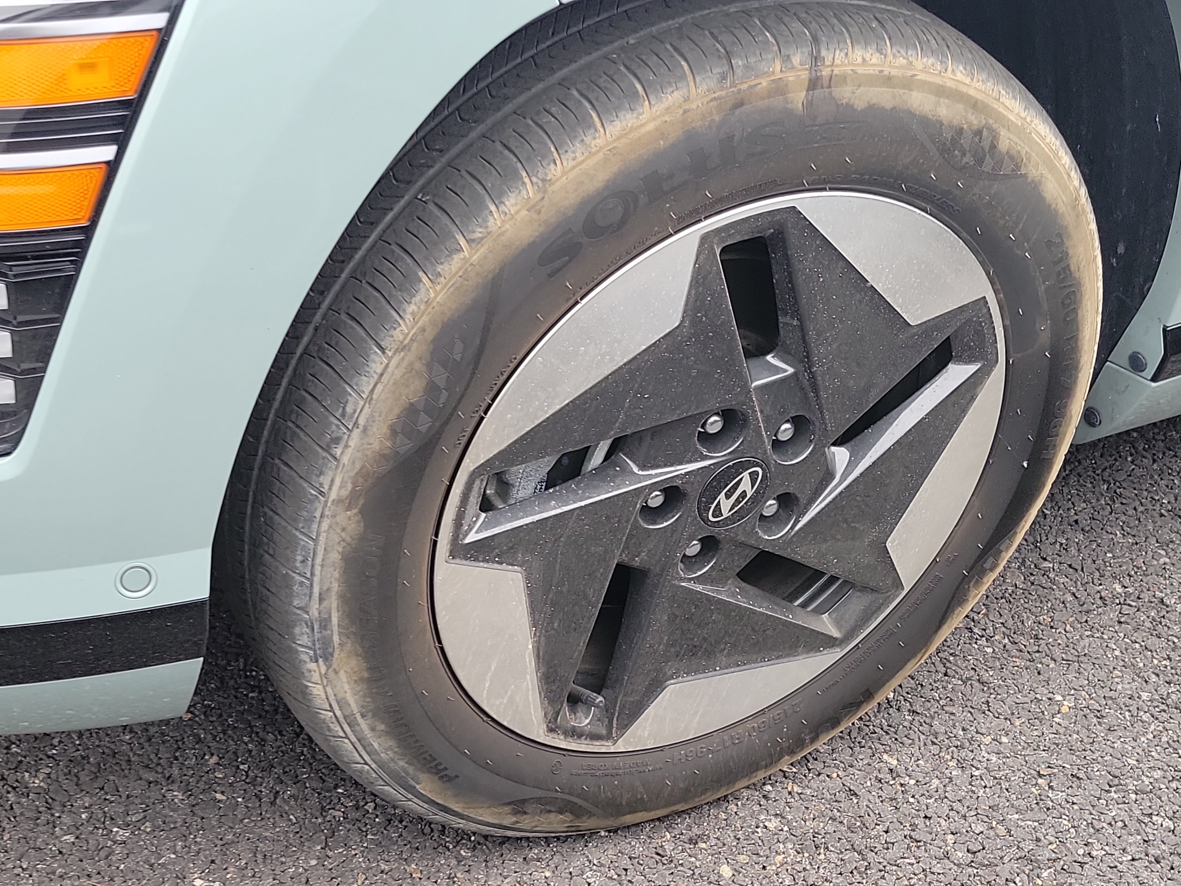 Used 2024 Hyundai Kona Limited FWD image 2
