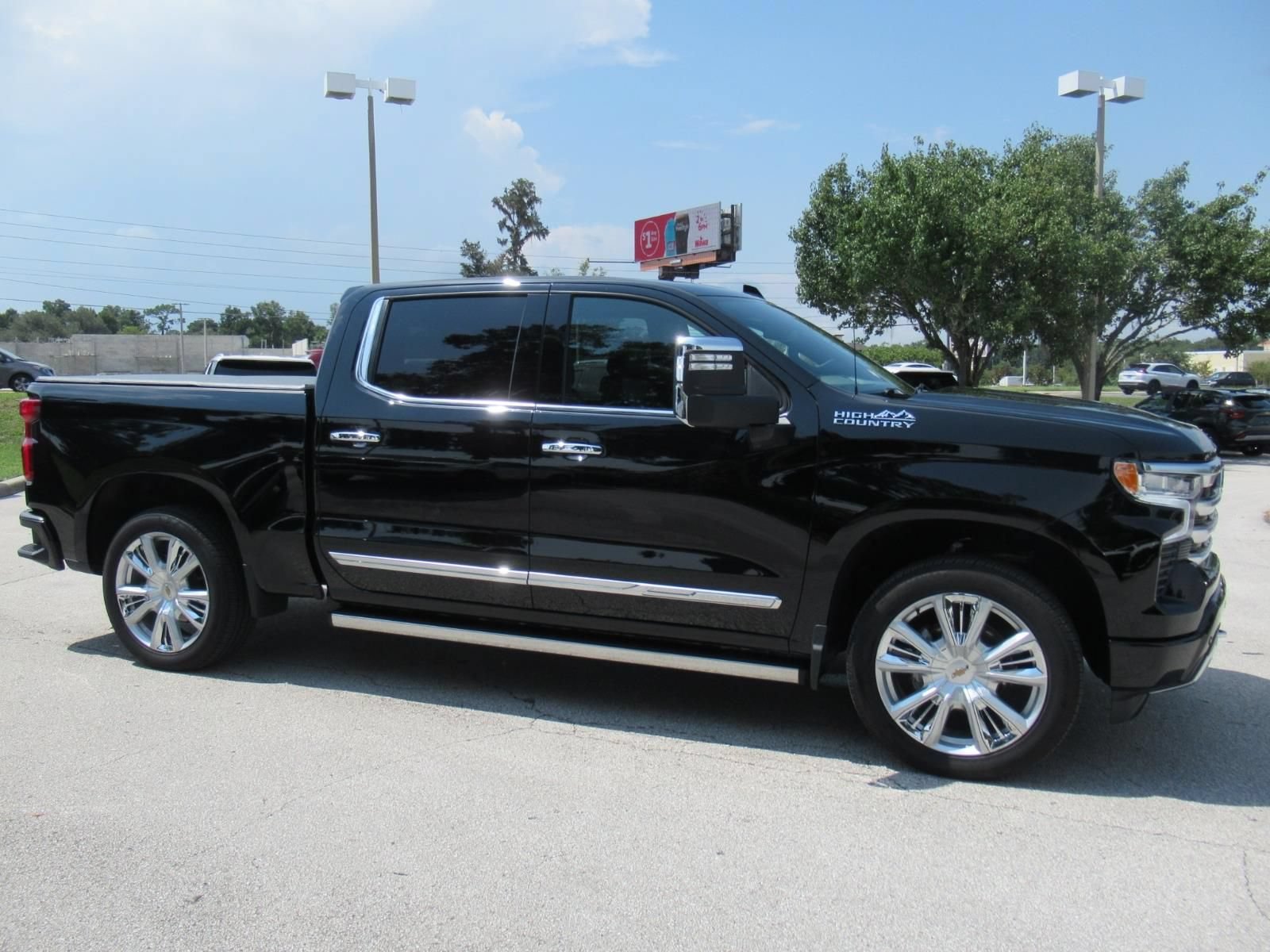 Used 2026 Chevrolet Silverado 1500 High Country w/ High Country Premium Package AWD/4WD image 2