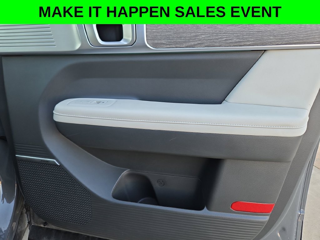 Used 2025 Hyundai Santa Fe Limited AWD/4WD image 31