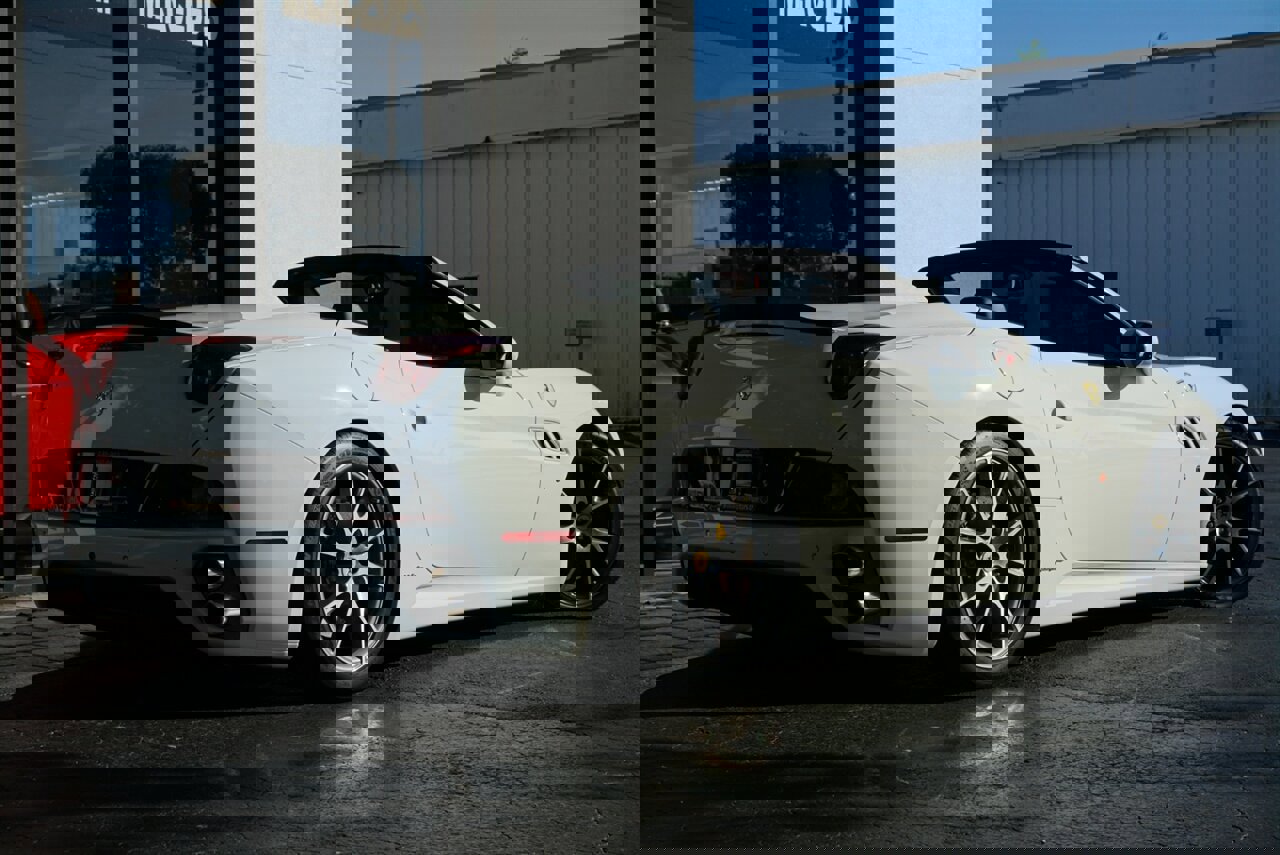 Used 2014 Ferrari California image 30