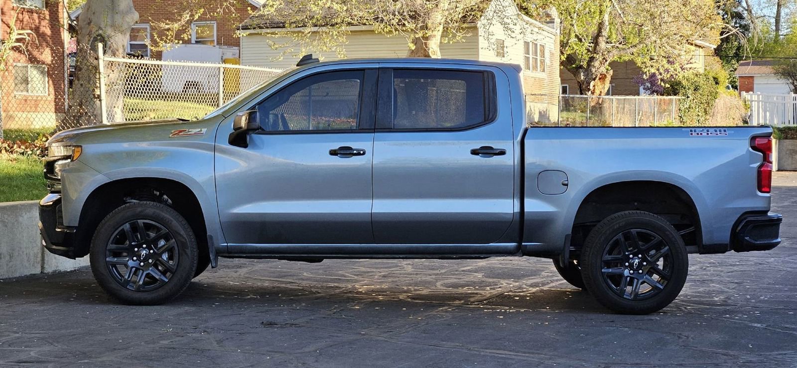 Used 2022 Chevrolet Silverado 1500 LT Trail Boss w/ LT Trail Boss Premium Package AWD/4WD image 2