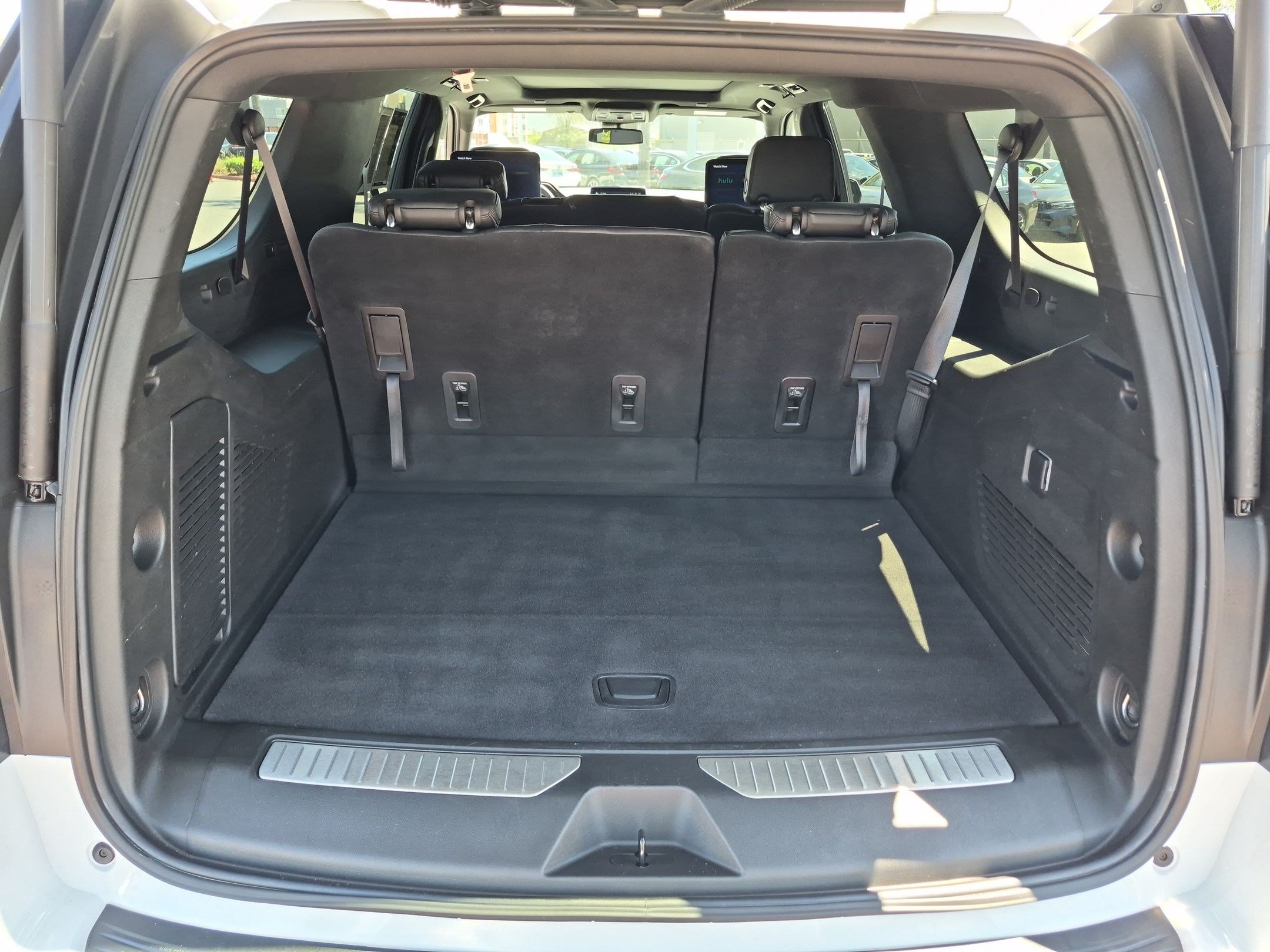 Used 2023 Chevrolet Suburban RST AWD/4WD image 33