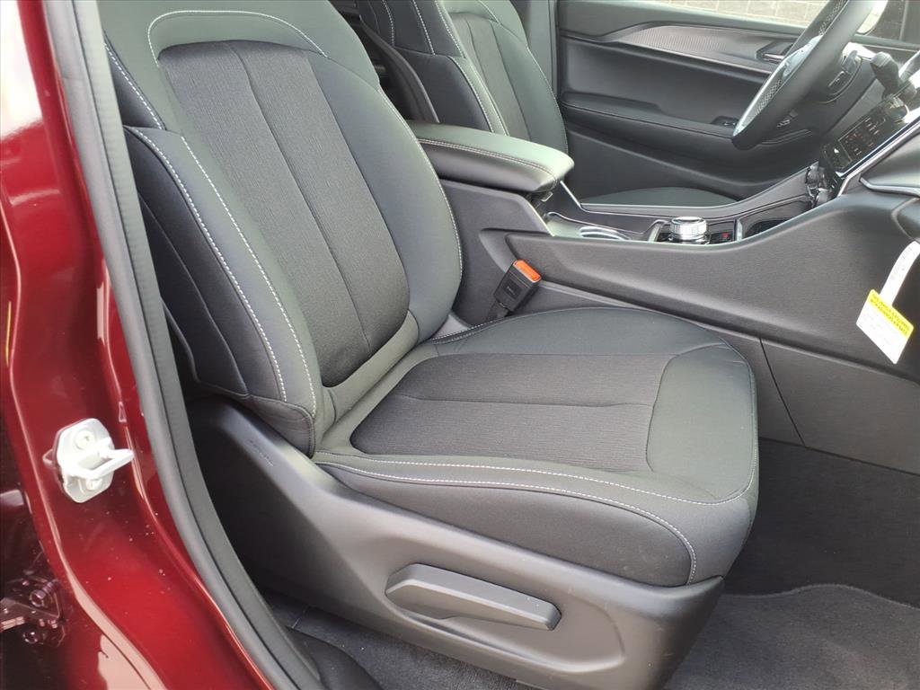 Certified 2025 Jeep Grand Cherokee Laredo image 7