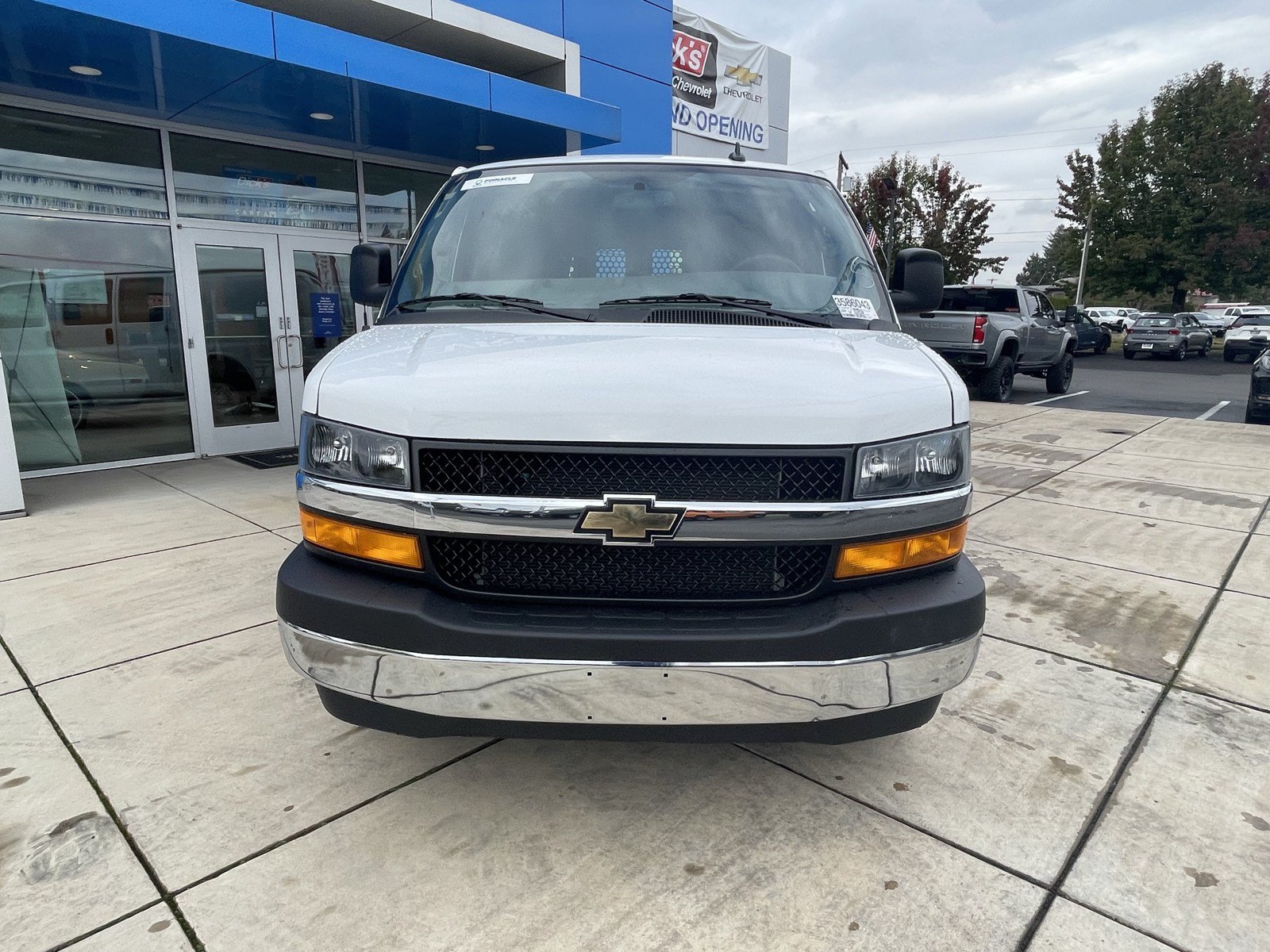 Used 2025 Chevrolet Express 2500 w/ Driver Convenience Package RWD image 8