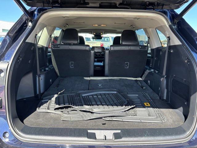 Used 2021 Toyota Highlander XLE AWD/4WD image 18