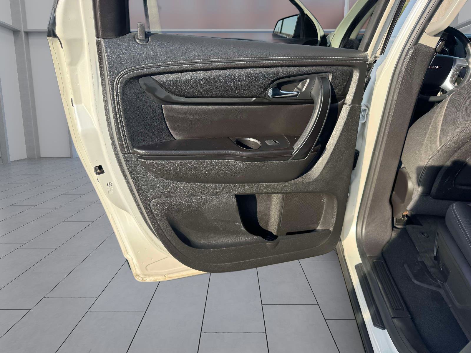 Used 2015 GMC Acadia SLE AWD/4WD image 20