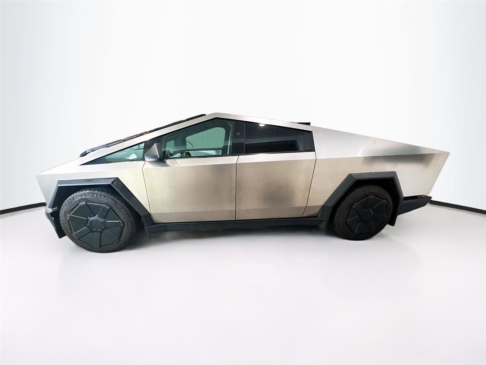 Used 2024 Tesla Cybertruck AWD Crew Cab image 2