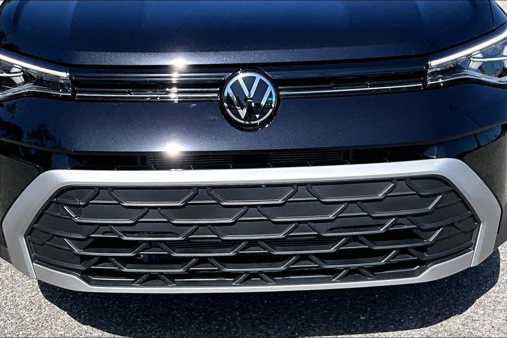 Used 2025 Volkswagen Taos S image 11