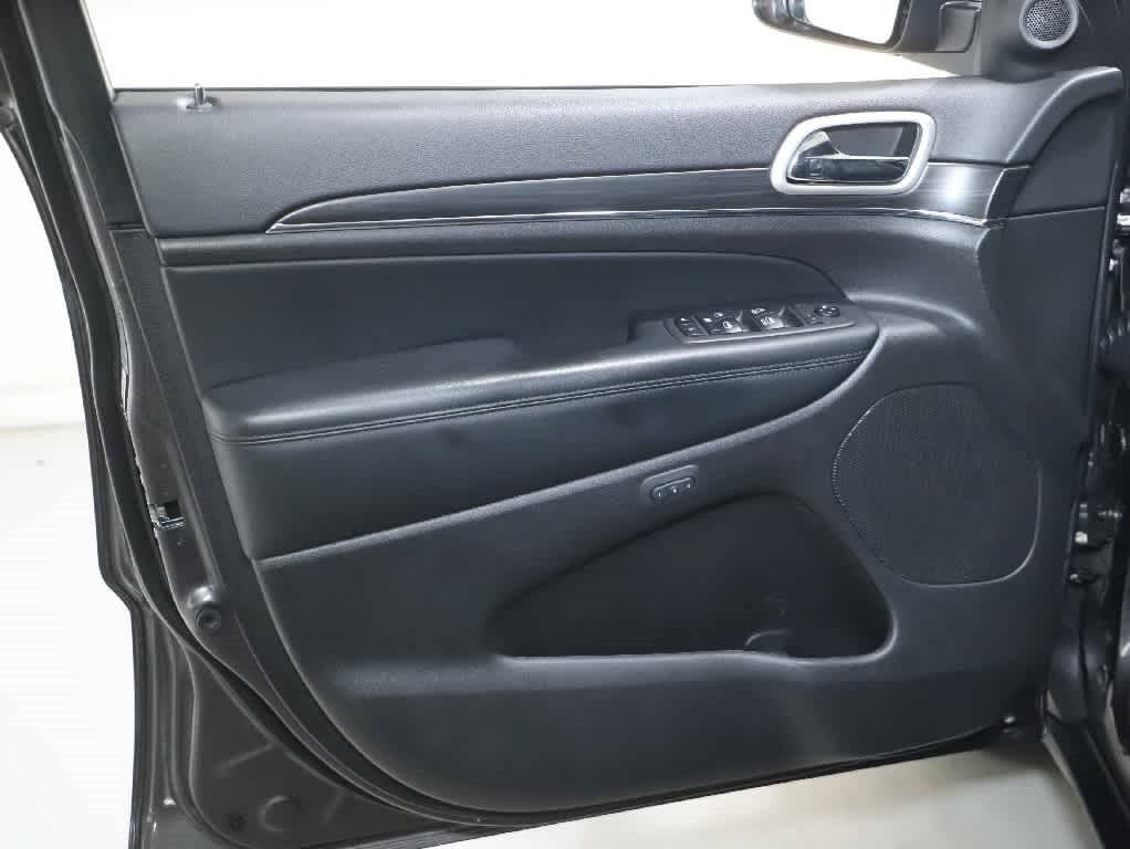 Used 2020 Jeep Grand Cherokee Limited AWD/4WD image 15