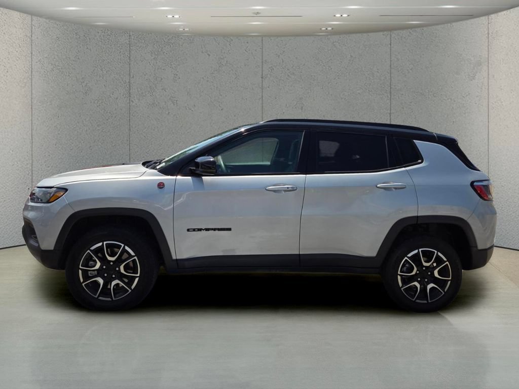 Used 2024 Jeep Compass Trailhawk AWD/4WD image 2