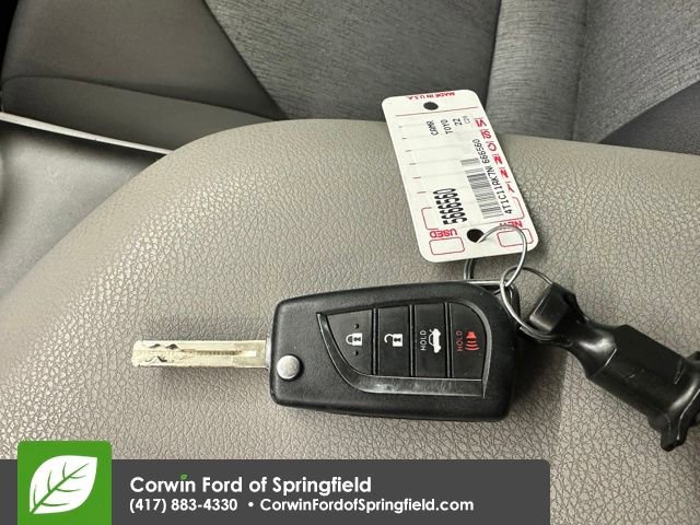 Used 2022 Toyota Camry LE image 19