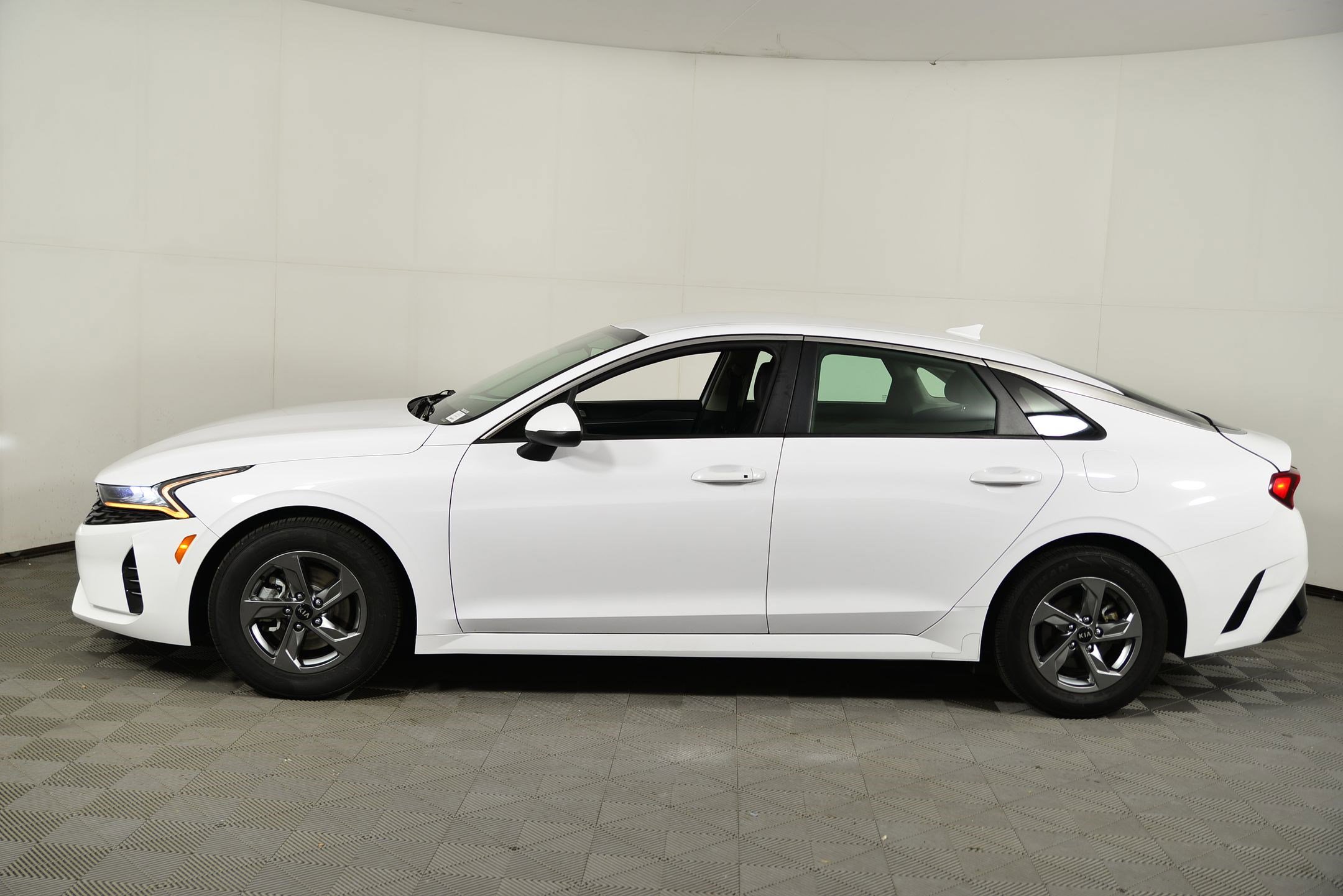 Used 2021 Kia K5 LXS image 2