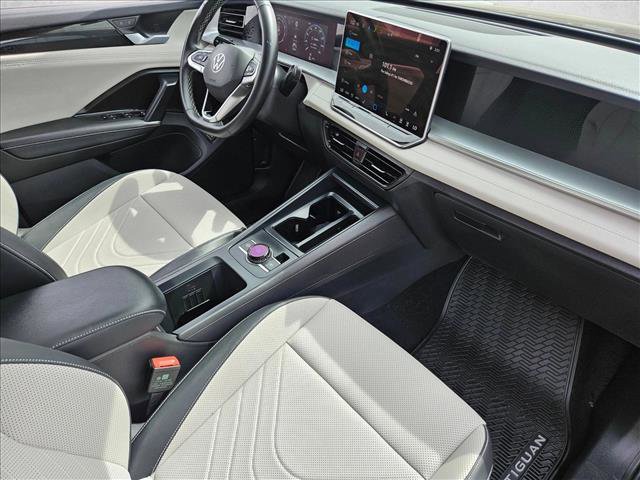 Used 2025 Volkswagen Tiguan SE FWD image 26