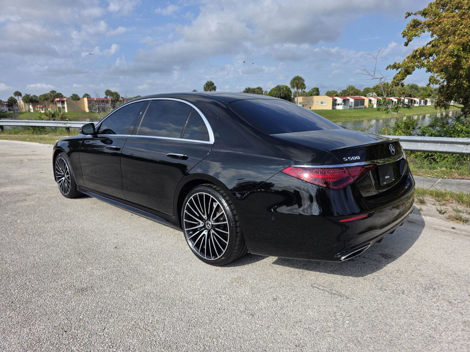 Used 2022 Mercedes-Benz S 500 4MATIC image 2