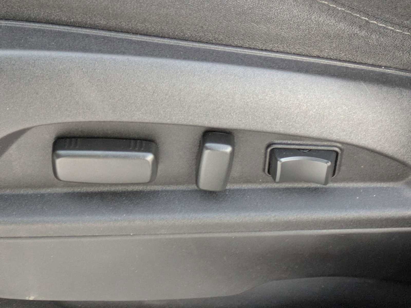 Used 2017 Chevrolet Equinox LT w/ Convenience Package image 16