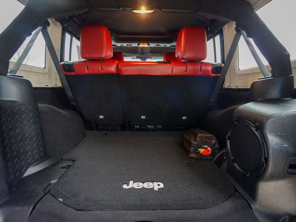 Used 2013 Jeep Wrangler Unlimited Rubicon image 29