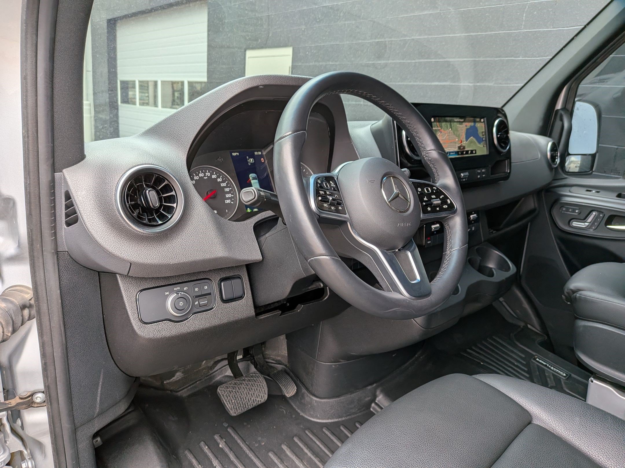 Used 2024 Mercedes-Benz Sprinter 2500 image 13