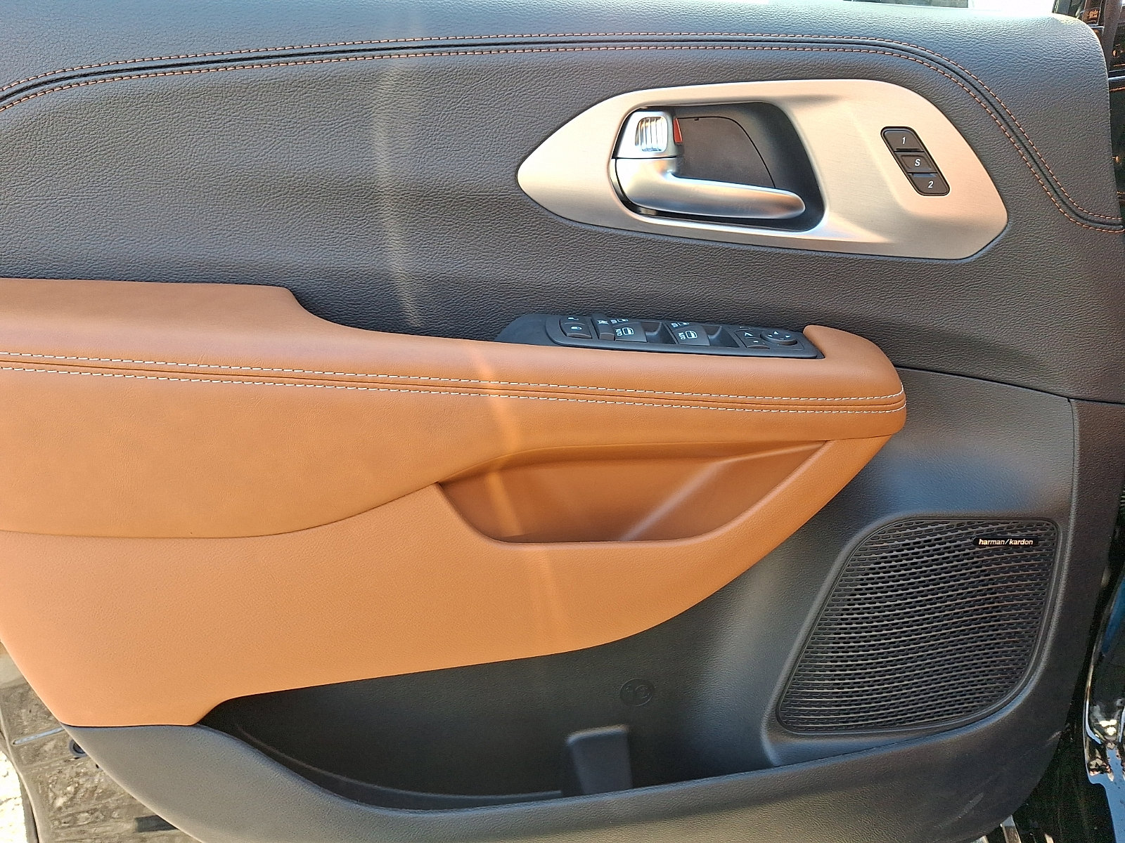 New 2026 Chrysler Pacifica Pinnacle image 8