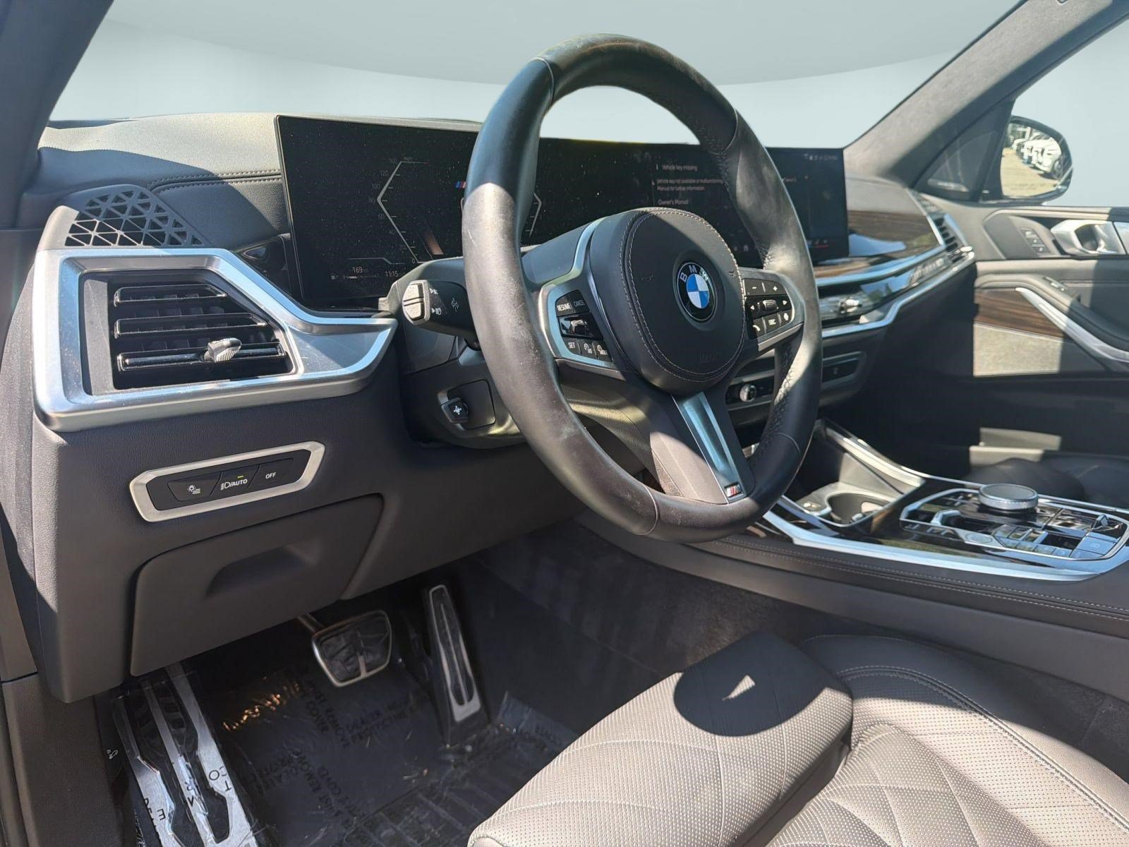 Certified 2024 BMW X7 xDrive40i w/ M Sport Package AWD/4WD image 4