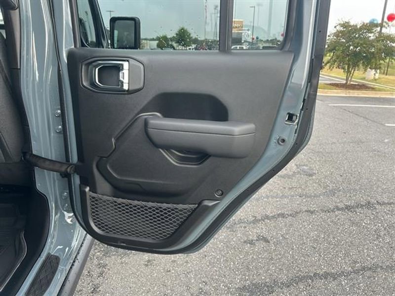 New 2025 Jeep Gladiator Willys AWD/4WD image 21