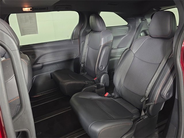 Used 2022 Toyota Sienna XSE image 18