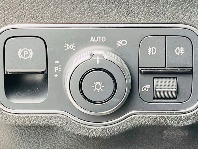 Used 2023 Mercedes-Benz GLB 250 image 23