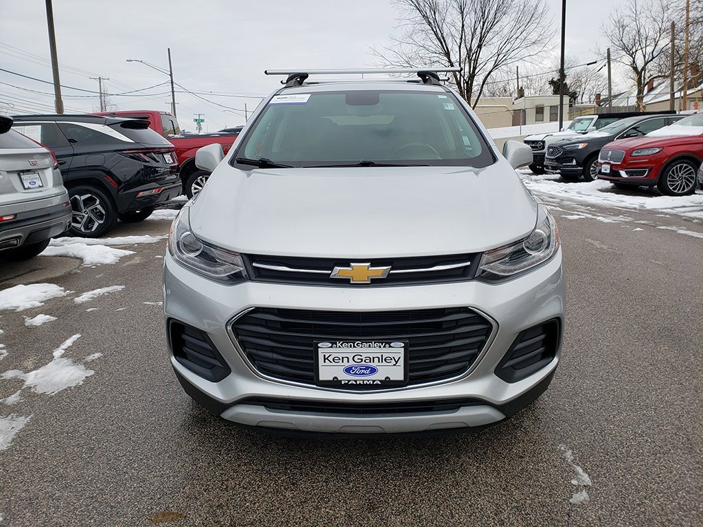 Used 2020 Chevrolet Trax LT w/ LT Convenience Package image 2