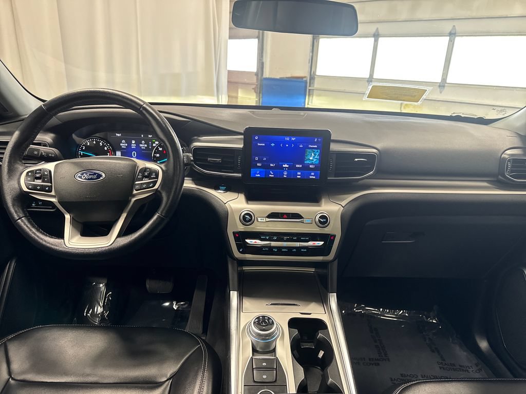 Certified 2022 Ford Explorer XLT w/ Equipment Group 202A AWD/4WD image 13