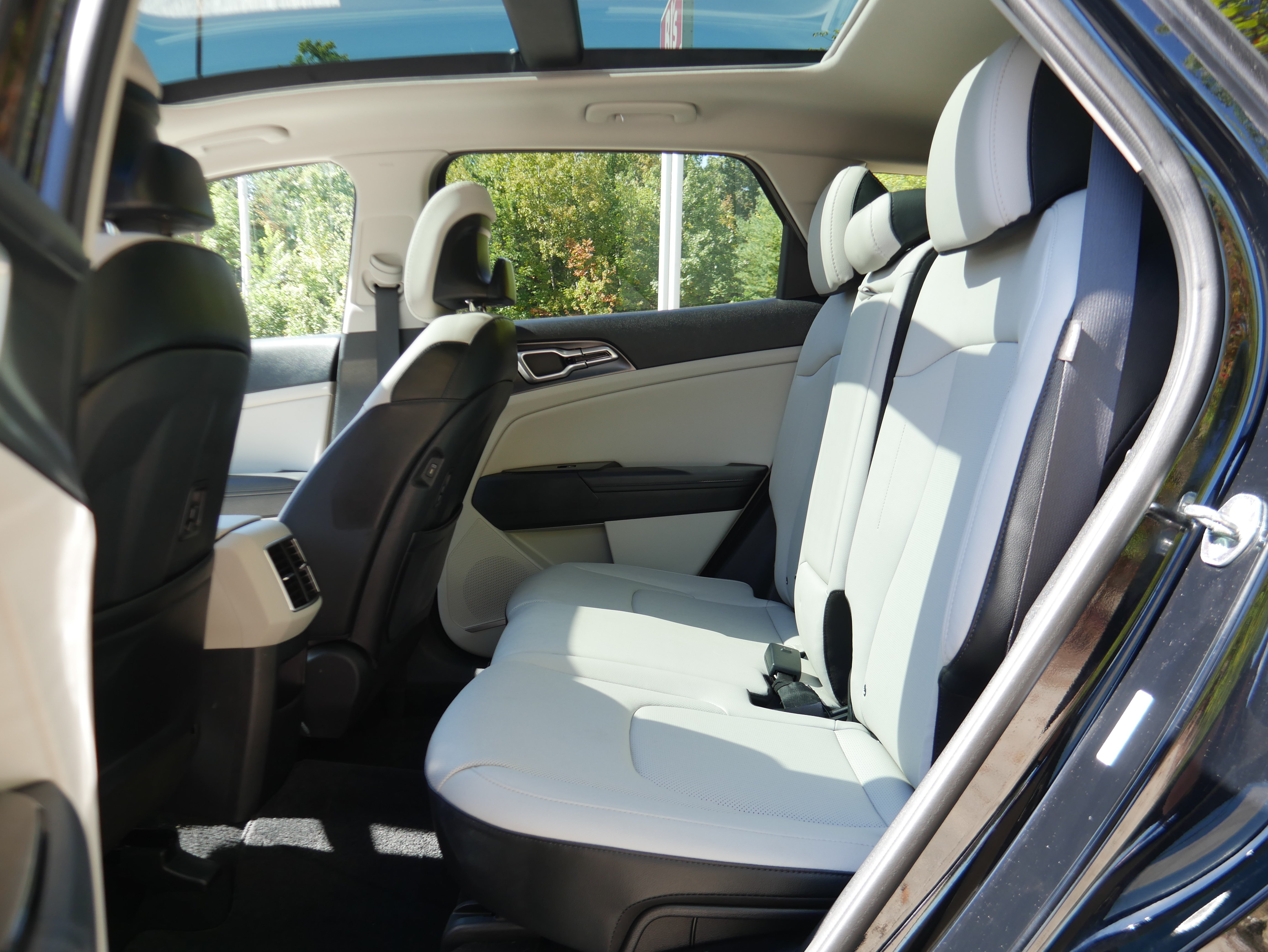 Certified 2025 Kia Sportage EX w/ Premium Package AWD/4WD image 14