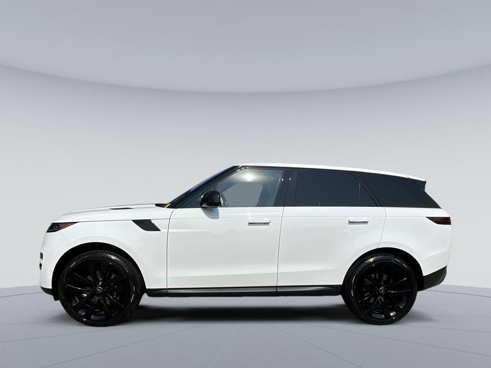 Used 2023 Land Rover Range Rover Sport SE AWD/4WD image 2