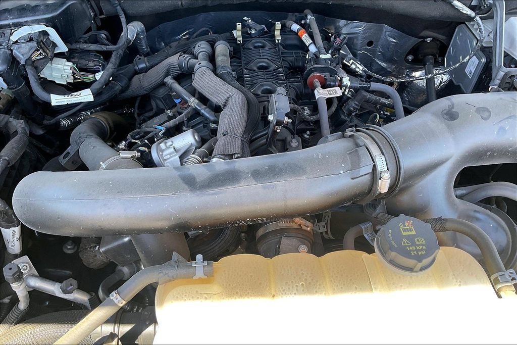 Used 2025 Ford Expedition Active AWD/4WD image 35