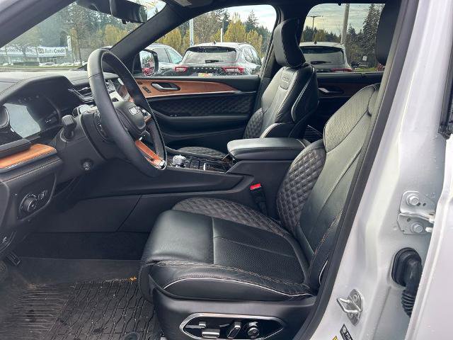 Used 2024 Jeep Grand Cherokee L Summit AWD/4WD image 6