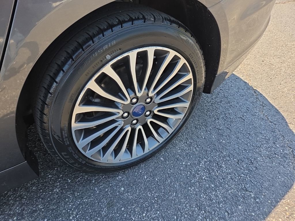 Used 2018 Ford Fusion Titanium FWD image 11