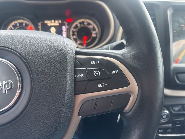 Used 2016 Jeep Cherokee Latitude w/ Cold Weather Group image 17